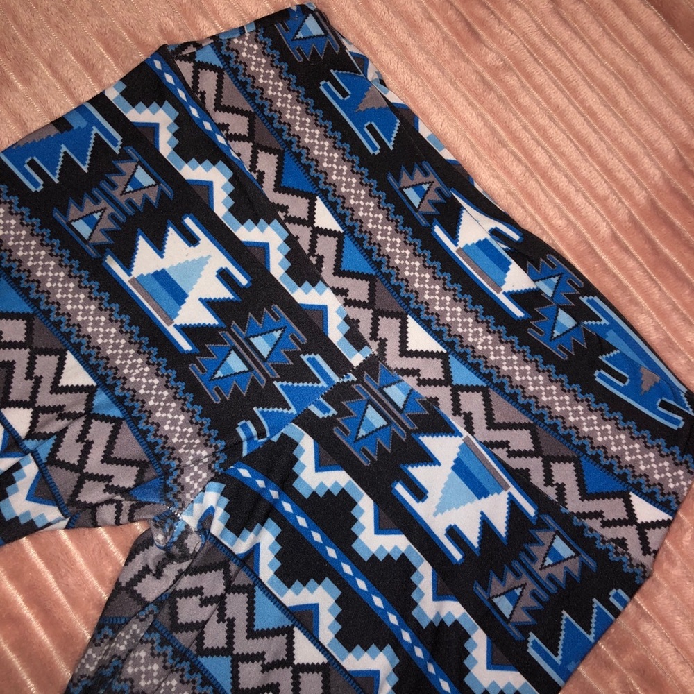 3/$30 aztec print leggings